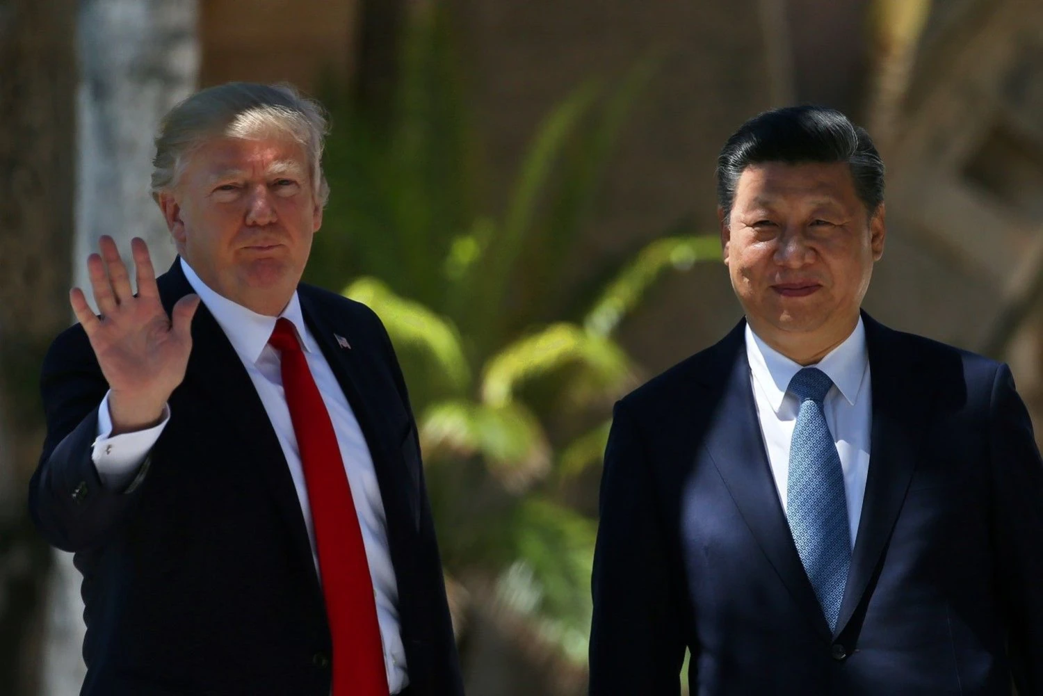 Nepaisant šiltos atmosferos per Donaldo Trumpo, JAV prezidento, ir Xi Jinpingo, Kinijos vadovo, susitikimą Amerikoje balandžio mėnesį, abiejų valstybių santykiai pastaruoju metu prastėja. Carloso Barria („Reuters“ / „Scanpix“) nuotr.