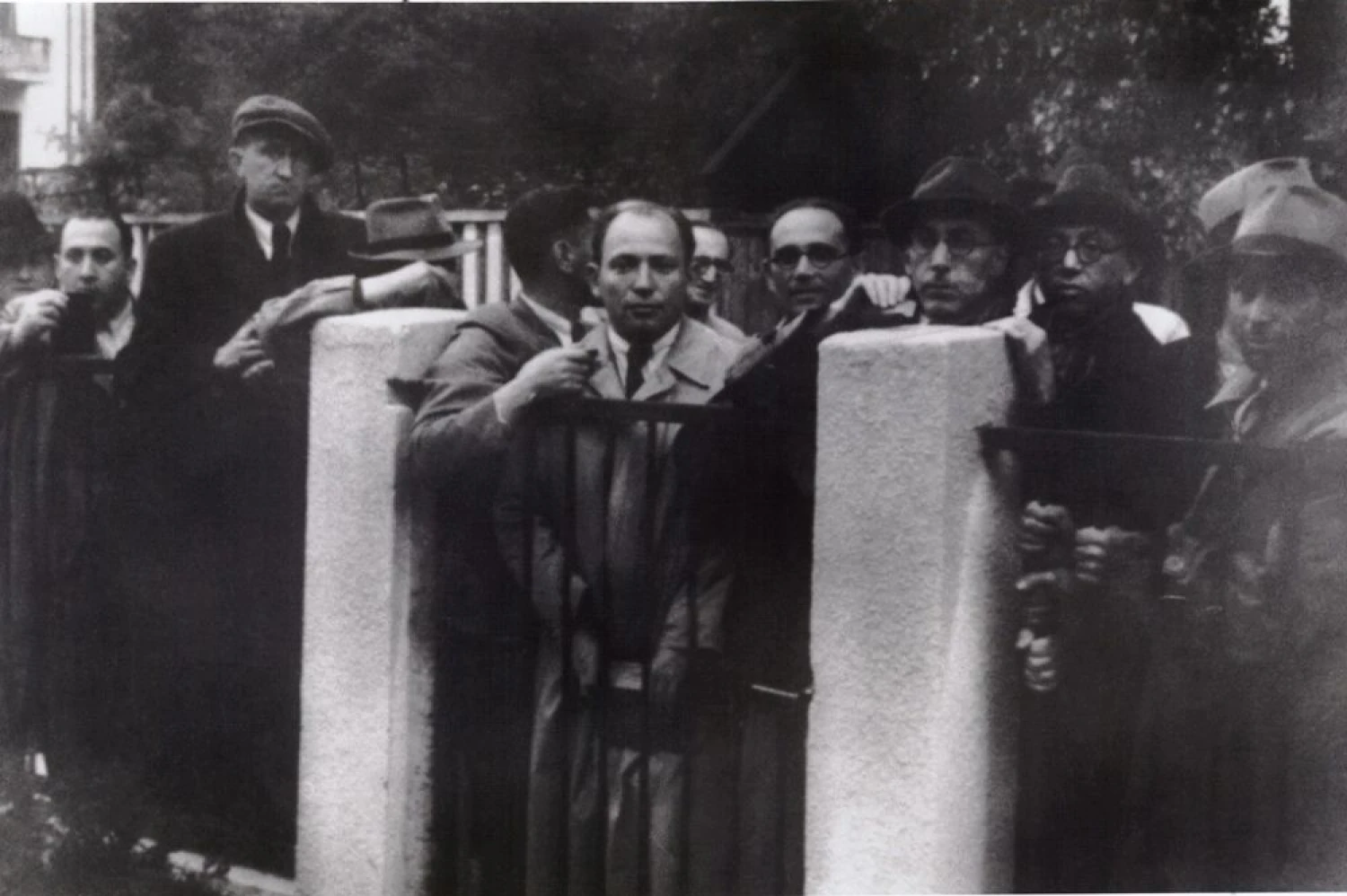 Eilės laukiančiųjų vizos prie diplomato Chiune Sugiharos namų Kaune. balticasia.lt nuotr.