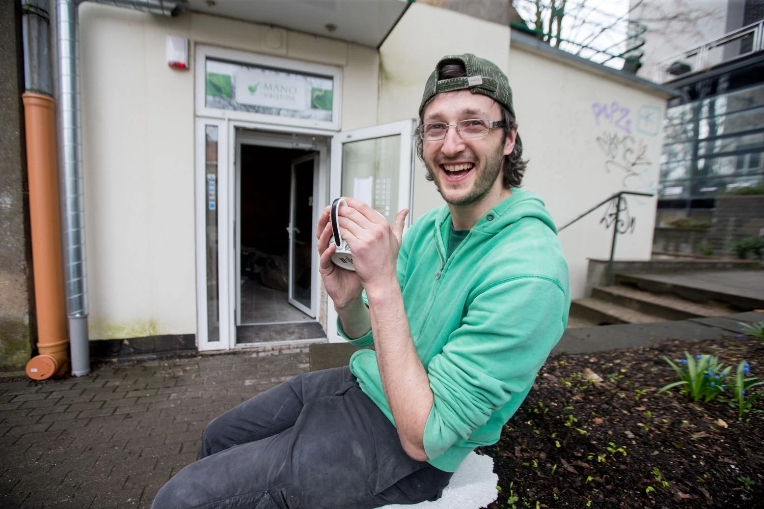 Povilas Jankauskas, kavinės ir kepyklėlės MB „Vanilinis dangus“ direktorius ir bendraturtis: „Griežtai esame sau pasakę, kad Vilnius – paskutinis taškas, kuriame būsime, ir stop, nes jau ir taip sunkiai viską spėjame.“
Juditos Grigelytės (VŽ) nuotr.