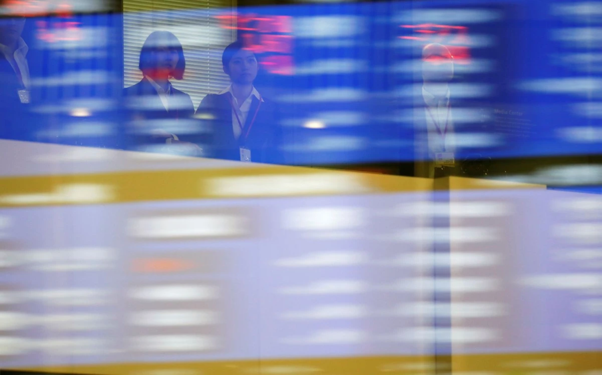 Visitors are seen as market prices are reflected in a glass window at the Tokyo Stock Exchange (TSE) in Tokyo, Japan, October 1, 2018.   REUTERS/Toru Hanai