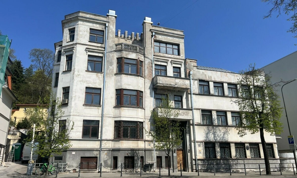 Aukcione parduodamą nekilnojamąjį turtą Kaune, V. Putvinskio g. 68 ir 70, sudaro septyni pastatai ir priklausinys.