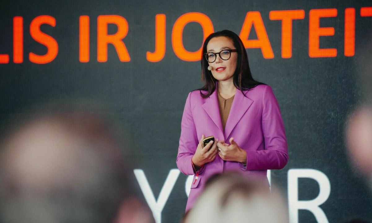 Dr. Agnė Paliokaitė, vizionierė, Valstybės pažangos tarybos narė, mokslinių tyrimų instituto „Visionary Analytics“ įkūrėja. Nuotr. iš Vadovų konferencijos EBIT archyvo.