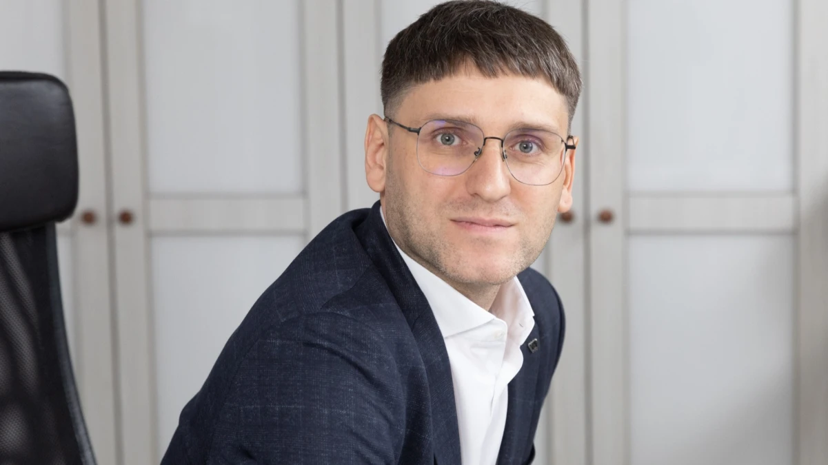 Šarūnas Frolenko, asociacijos „Lietuvos keliai“ vadovas, sako, kad „e. tolling“ apmokestinimo modelis užtikrins geresnę kelių infrastruktūrą ir mažesnę taršą. Juditos Grigelytės (VŽ) nuotr.