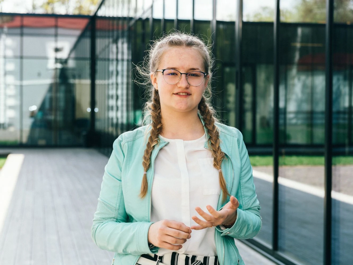 Elvija Zvicevičiūtė, septintokė iš Jonavos Raimundo Samulevičiaus progimnazijos, sako: „Daugelis mokytojų tiesiog nesupranta, kai sakau, kad kas nors negerai.“ Luko Žentalio nuotr. 