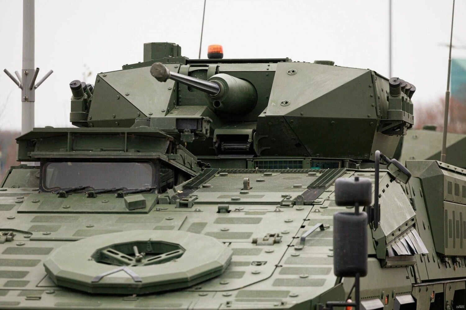 Politikai bandys tartis dėl tvarių gynybos finansavimo šaltinių, kad būtų galima rasti papildomų lėšų dideliems kariniams įsigijimams. Vladimiro Ivanovo (VŽ) nuotr.