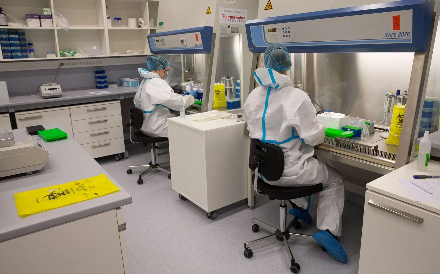 VU Gyvybės mokslų centro laboratorija, kurioje tiriami COVID-19 mėginiai. Juditos Grigelytės (VŽ) nuotr.