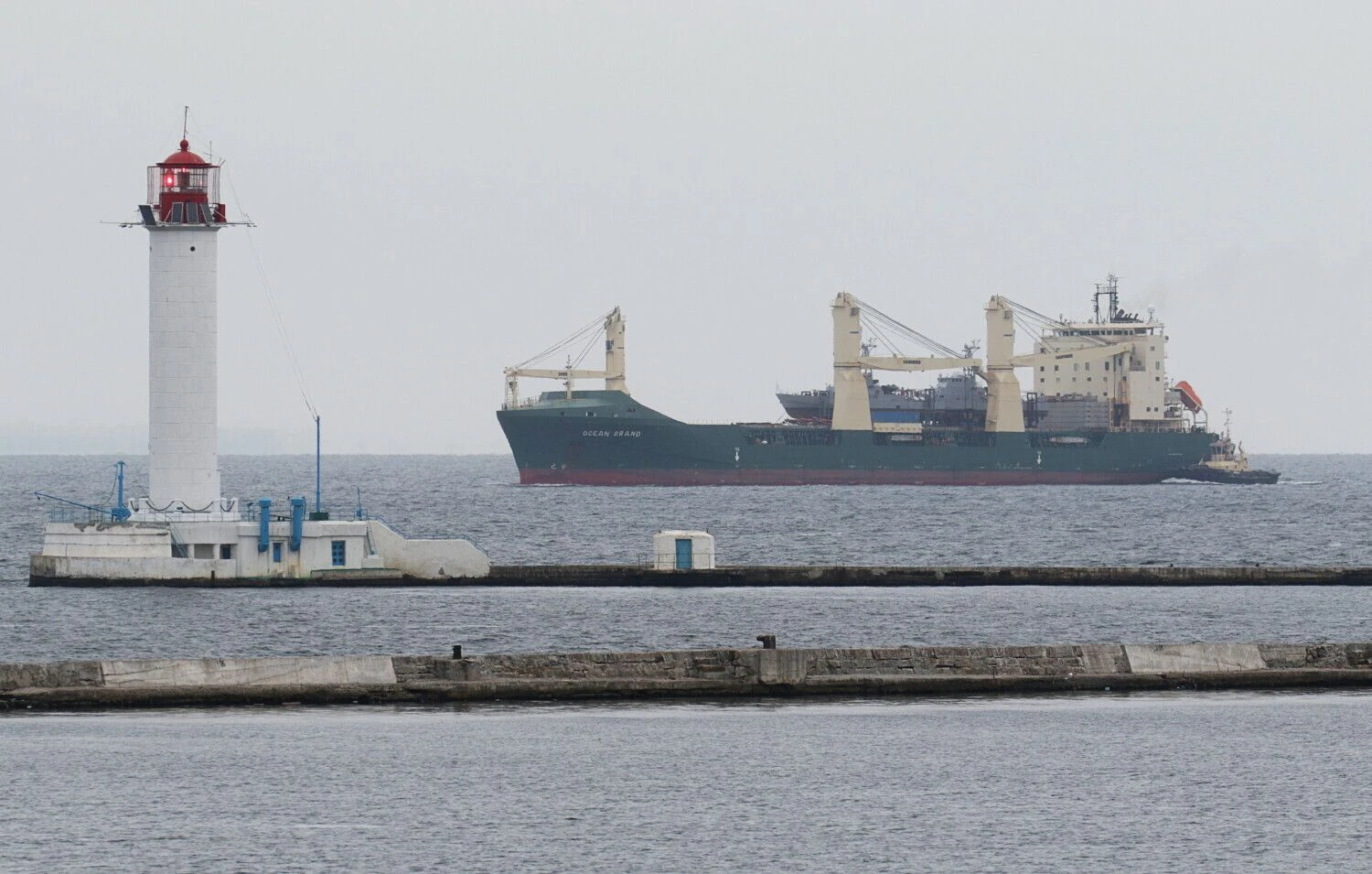 Didžioji dalis Ukrainos produkcijos vežama per Juodosios ir Azovo jūrų uostus. „Reuters“ / „Scanpix“ nuotr.
