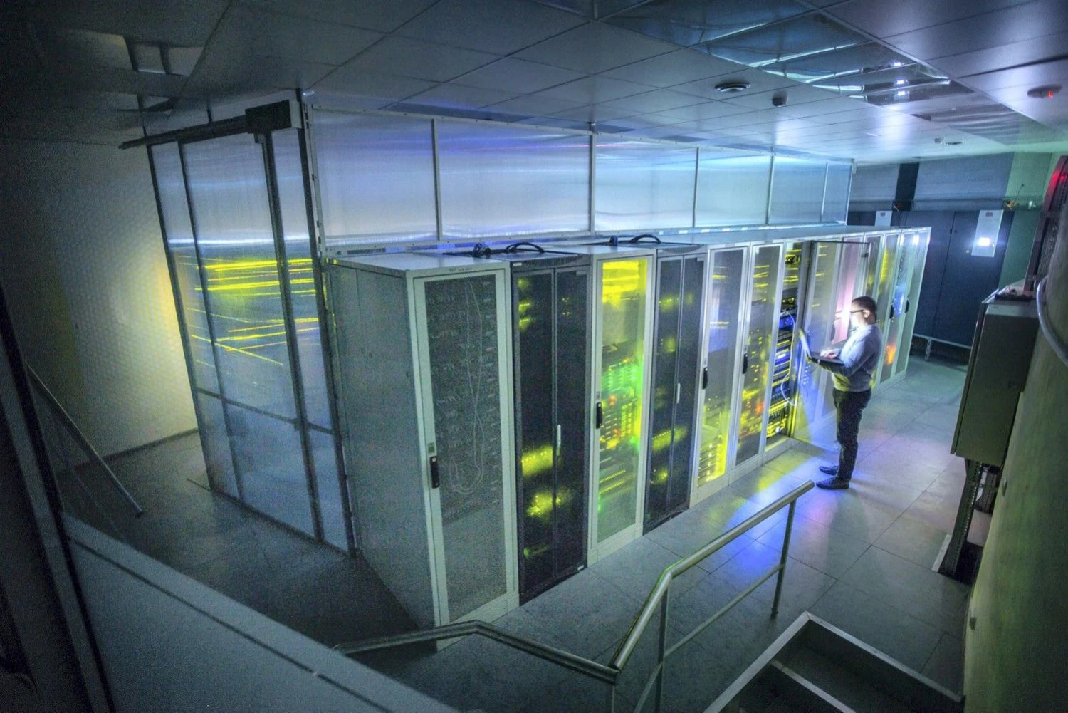 TV bokšto patalpose jau veikia nedidelis DC. Bendrovės nuotr. 