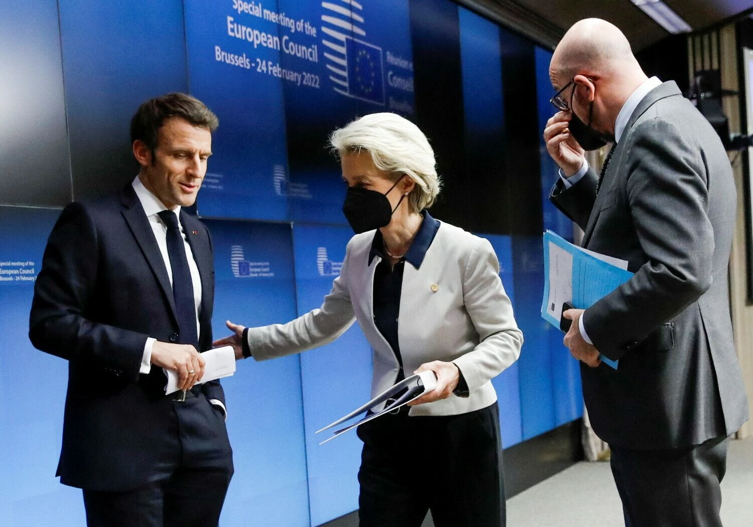 Emmanuelio Macrono, Ursulos von der Leyen ir Charleso Michelio spaudos konferencija. Olivierio Hosleto („Reuters“/„Scanpix“) nuotr.