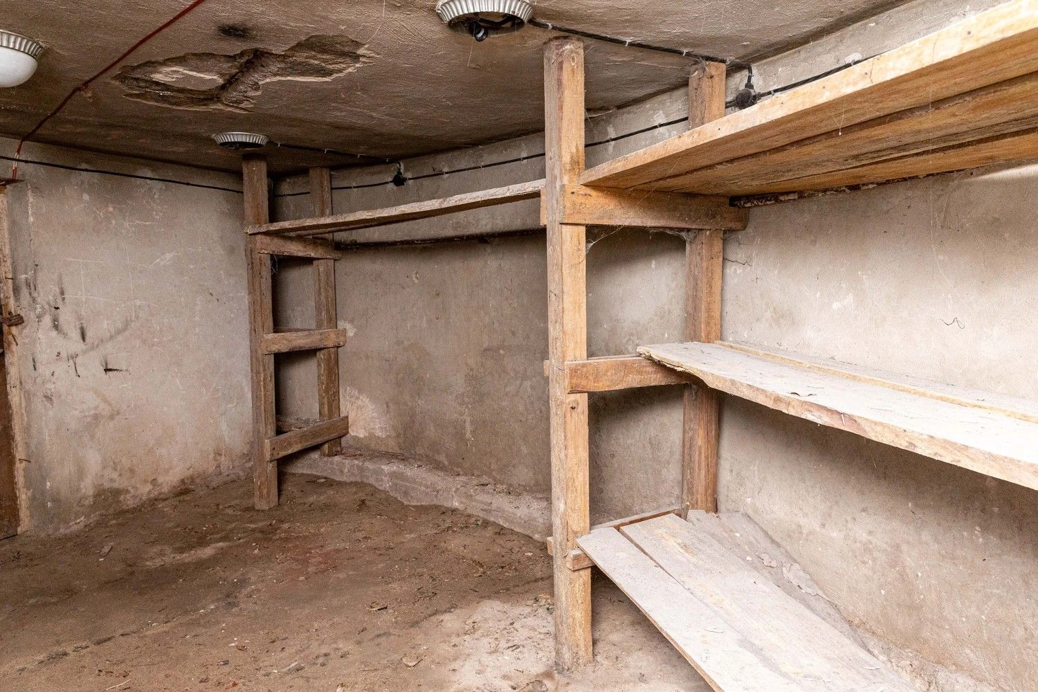 Po griaunamais Profsąjungų ir kultūros rūmais Vilniuje rastas bunkeris. Juditos Grigelytės (VŽ) nuotr.