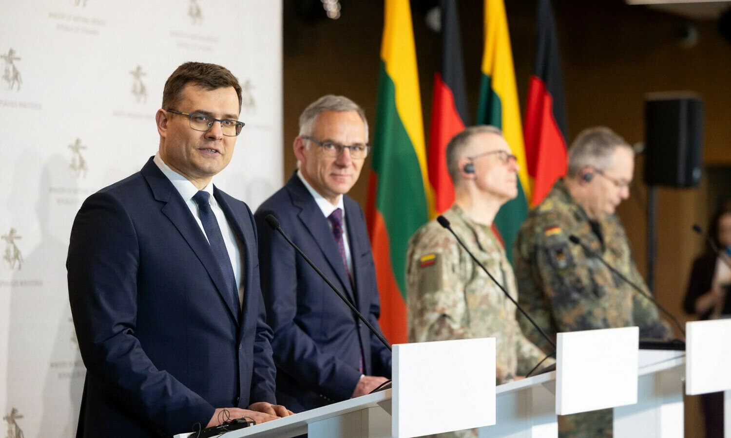 Krašto apsaugos ministras Laurynas Kasčiūnas, Vokietijos ambasadorius Lietuvoje Cornelius Zimmermannas. BNS nuotr.