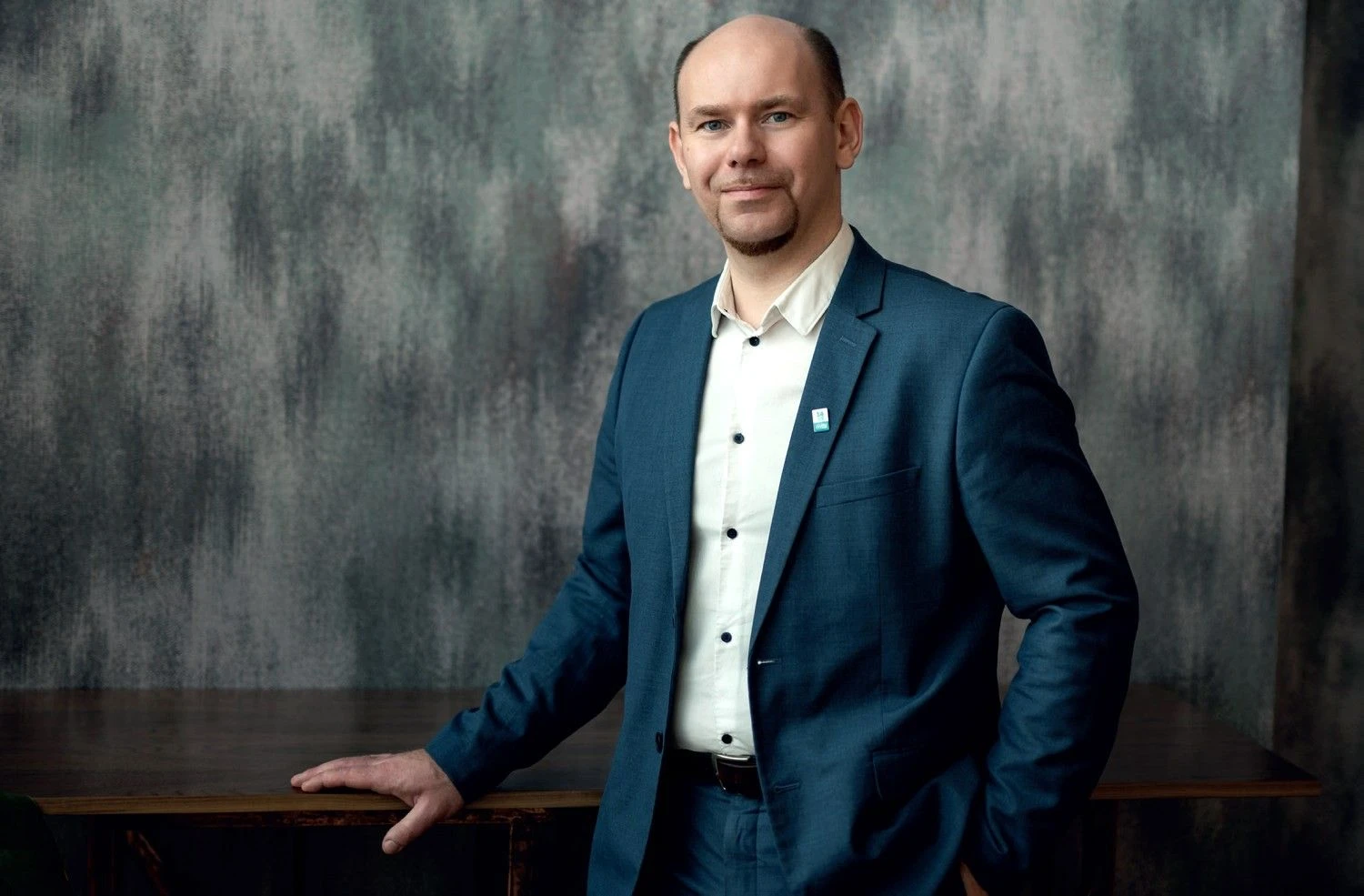 „Įmonės pirmiausia skuba apsaugoti darbo kompiuterius, failų ir pašto serverius, o štai mobilieji įrenginiai lieka ne tik neapsaugoti, bet ir nevaldomi“, – dažno biuro situaciją komentuoja Ramūnas Liubertas, ESET Lietuva IT inžinierius. RYČIO GALADAUSKO NUOTR.