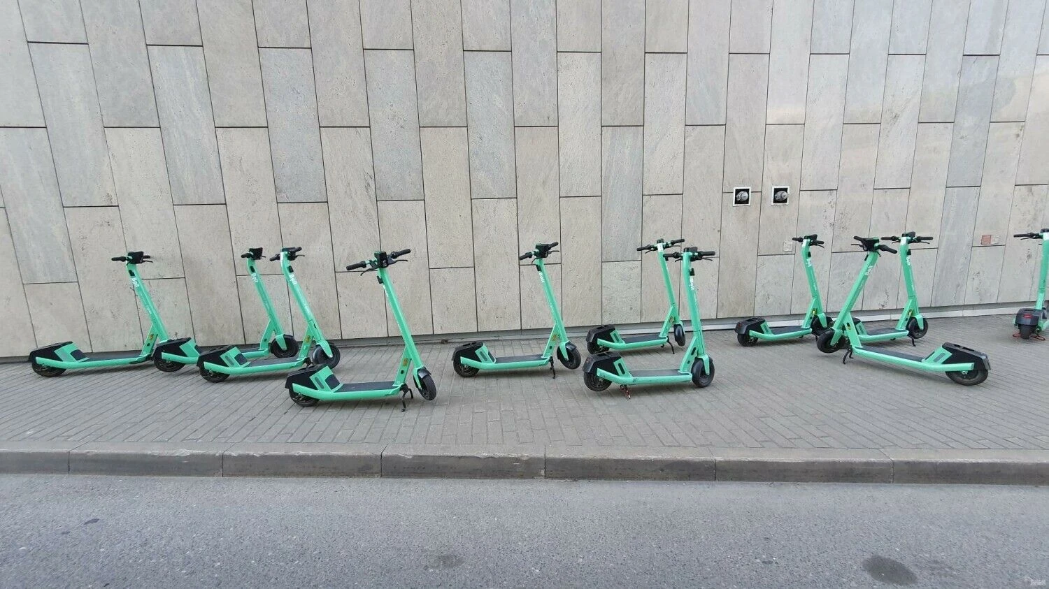 „Bolt“ paspirtukai. Lino Butkaus (VŽ) nuotr.