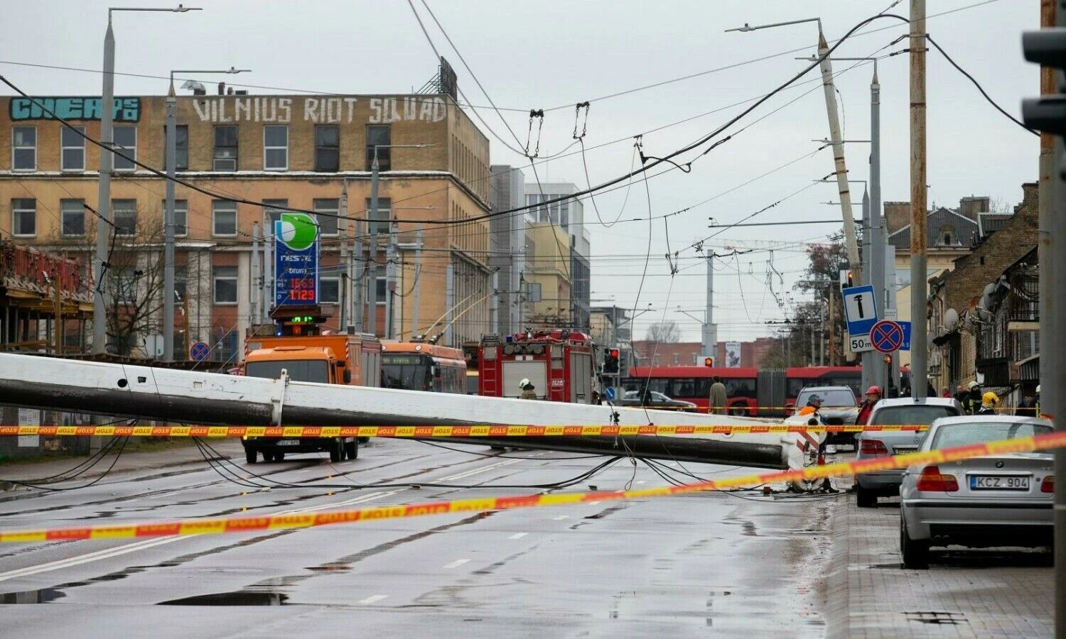 Vilniuje, biurų pastato „K22“ statybų aikštelėje sostinėje nuvirto teleskopinis kranas. Juditos Grigelytės (VŽ) nuotr.