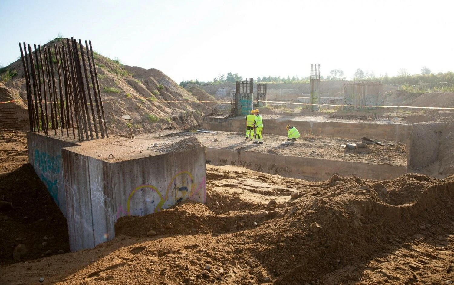 Stadiono Šeškinėje teritorijoje vykdomi betoninių atramų sprogdinimo darbai. Juditos Grigelytės (VŽ) nuotr.