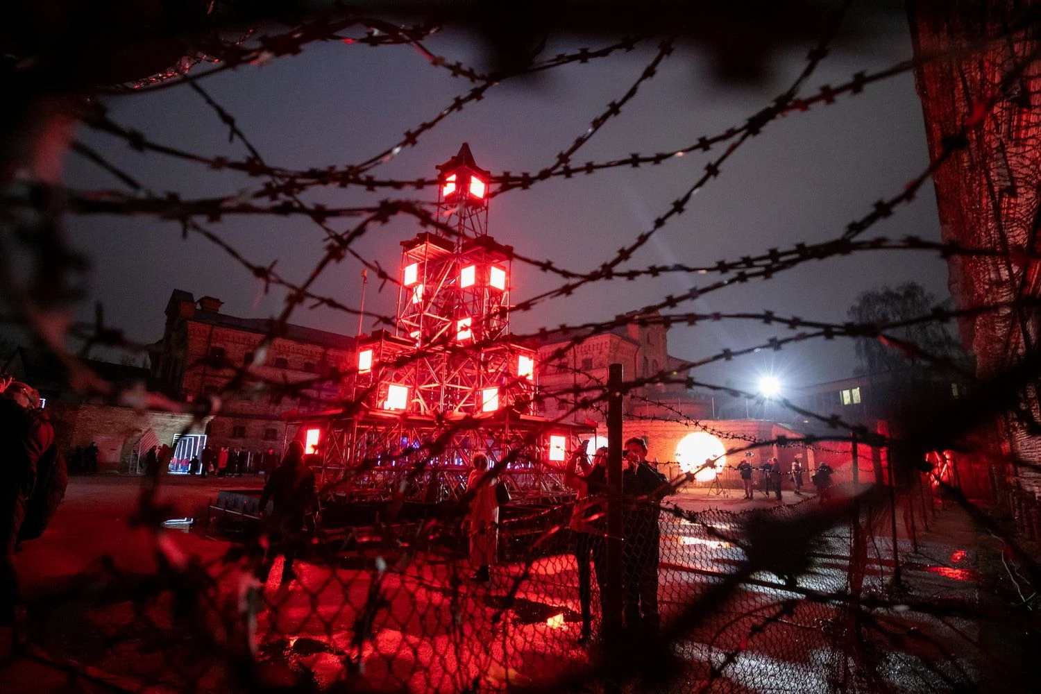 Alternatyvių Kalėdų kiemas buvusiame Lukiškių kalėjime. Sauliaus Žiūros nuotr. 