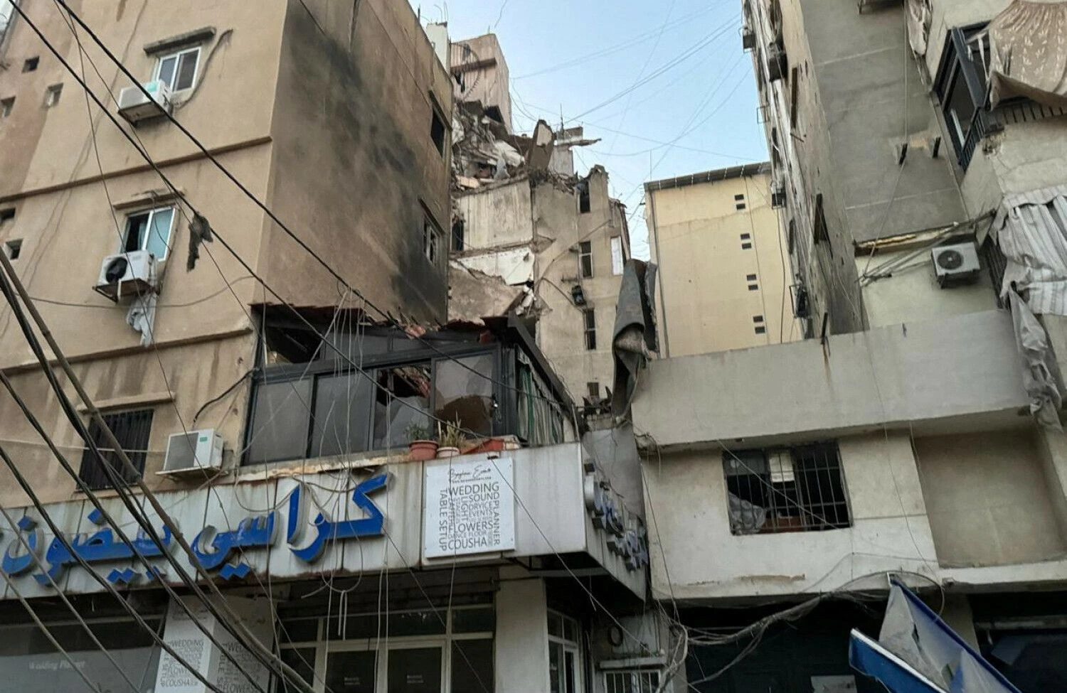 Pastatas pietiniame Beirute, į kurį smūgiavo Izraelis. Ahmado Al-Kerdi („Reuters“/„Scanpix“) nuotr.