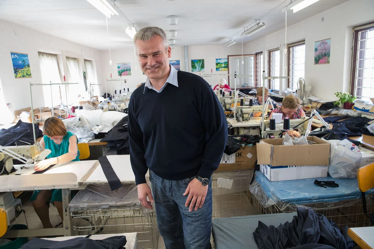 Mindaugas Sotničenkas, UAB „Vaisba“ vadovas: „Moldavai, rumunai, slovakai, ukrainiečiai, baltarusiai siuva pigiau. O pie Kiniją nėra net ką kalbėti, ten galutinis produktas kainuoja dvigubai pigiau nei pas mus tik paslauga.“ Vladimiro Ivanovo (VŽ) nuotr.