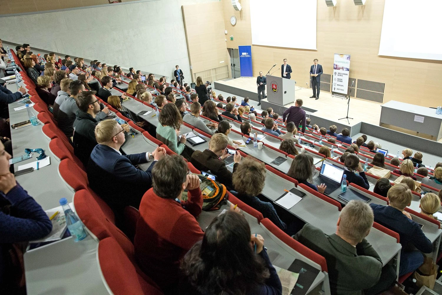 Anksčiau vyravęs stereotipinis supratimas, kad pardavimus gali vykdyti bet kuris darbuotojas ir tam nereikia specialių žinių, patirties ar mokymų, pamažu blėsta. Vladimiro Ivanovo (VŽ) nuotr.