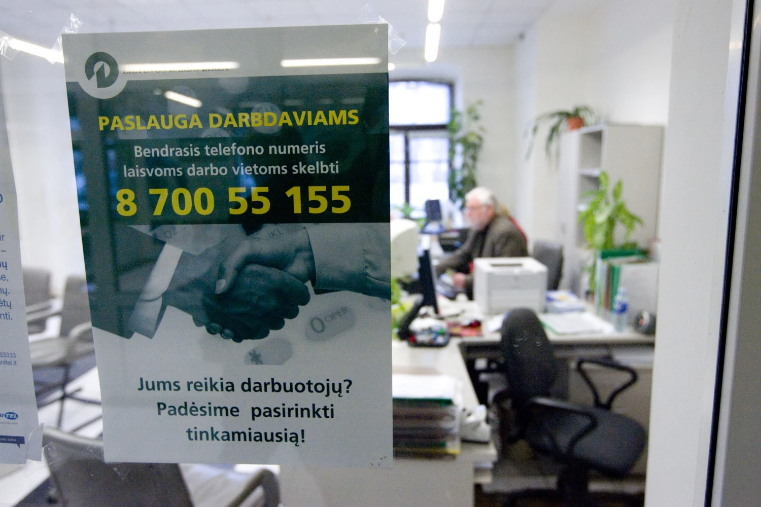 Darbo biržose šiemet bedarbių registruota dvigubai daugiau negu 2008 m., tačiau norinčiųjų dirbti tarp jų nėra. Vladimiro Ivanovo (VŽ) nuotr.