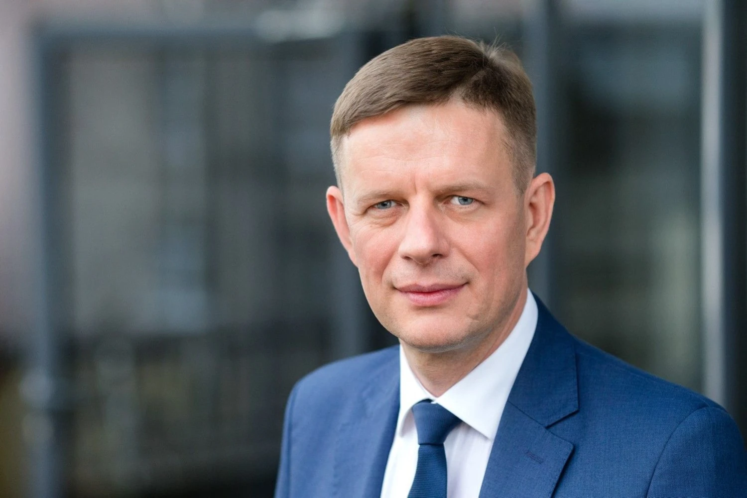 Anot Mindaugo Plečkaičio, Šiaulių banko Kauno regiono vadovo, dažnai įmonės nė nemėgina kreiptis į banką finansinės paramos plėtrai, nes per siaurai vertina savo užstato galimybes. Bendrovės nuotr.
