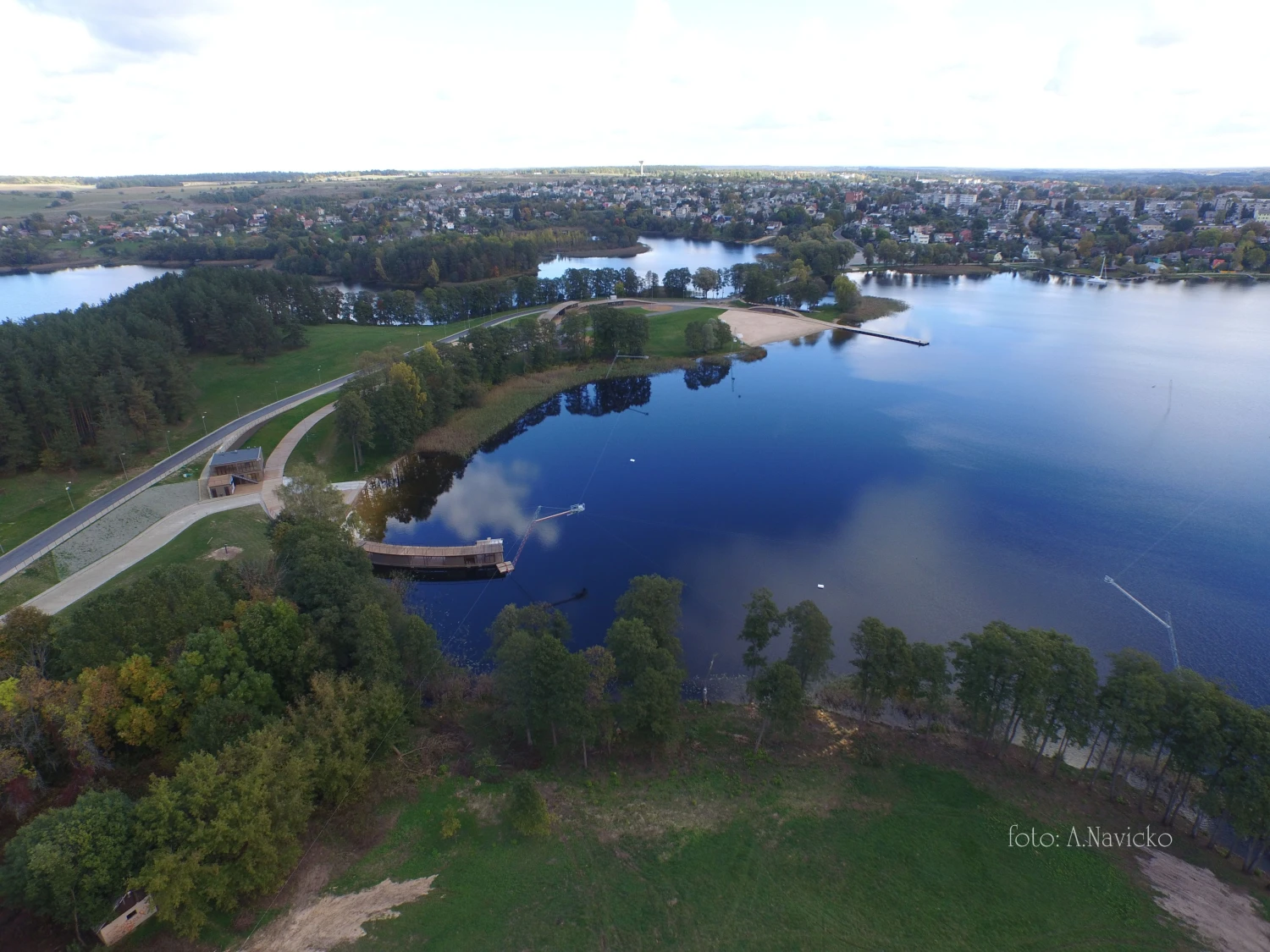 Zarasų ežere gegužę pradės veikti didžiausias Baltijos šalyse vandenlenčių parkas. Algimanto Navicko nuotr.