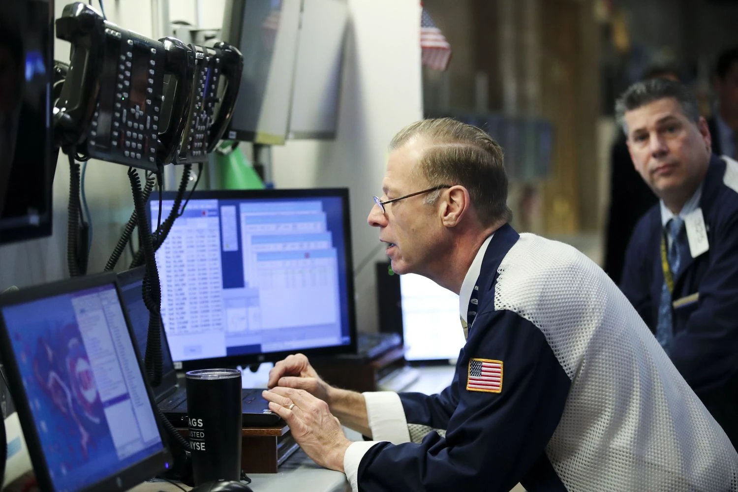 (180410) -- NEW YORK, April 10, 2018 (Xinhua) -- Traders work at the New York Stock Exchange in New York, the United States, on April 10, 2018. U.S. stocks closed higher on Tuesday. The Dow Jones Industrial Average gained 428.90 points, or 1.79 percent, to 24,408.00. The S&P 500 added 43.71 points, or 1.67 percent, to 2,656.87. The Nasdaq Composite Index was up 143.96 points, or 2.07 percent, to 7,094.30. (Xinhua/Wang Ying)  - Wang Ying -//CHINENOUVELLE_CnynysE000048_20180411_TPPFN0A001/Credit:CHINE NOUVELLE/SIPA/1804110900