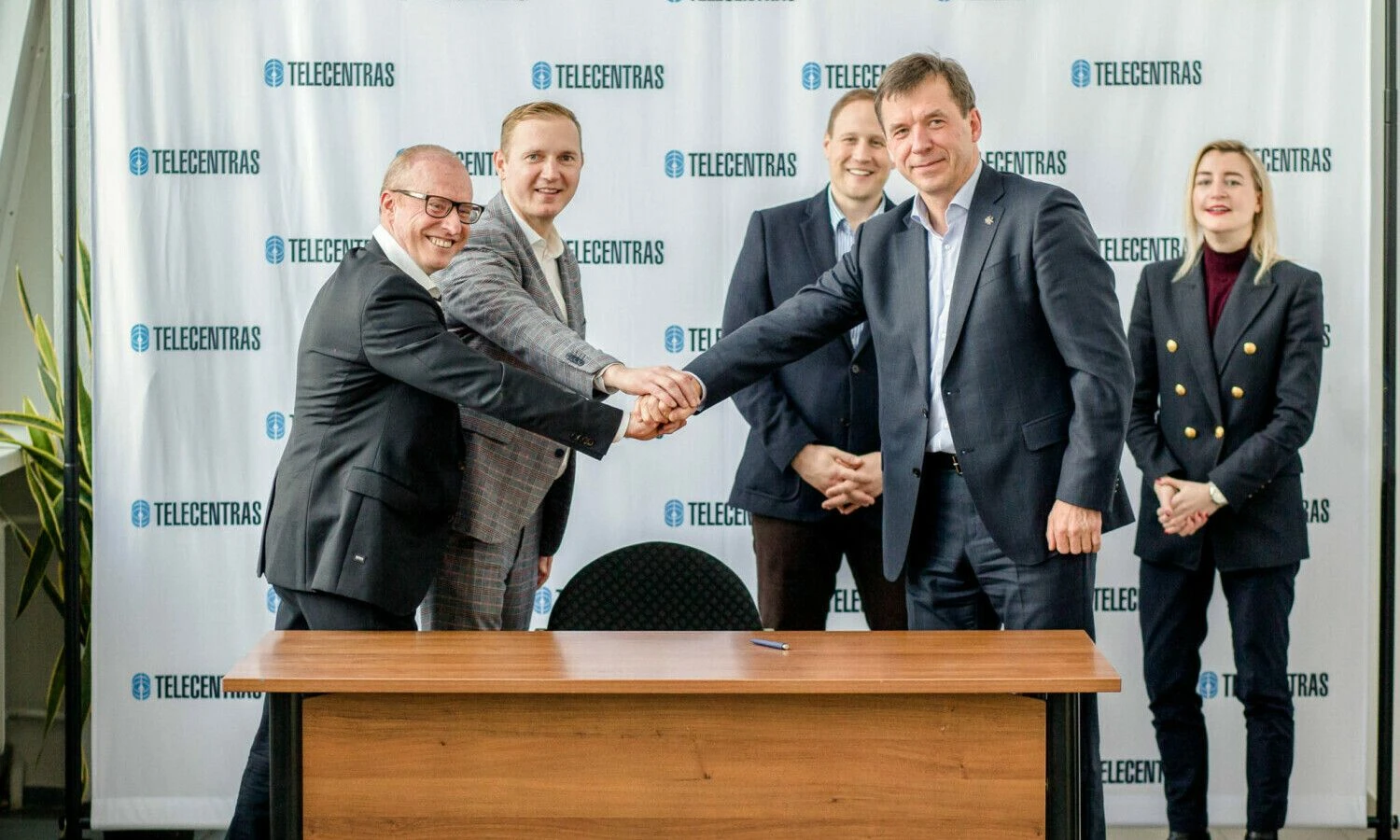 Renaldas Galdikas (iš kairės), „KV Baltic“ vadovas, Saulius Jonaitis, „Agentus“ vadovas, ir Remigijus Šeris, „Telecentro“ vadovas. „Telecentro“ nuotr.