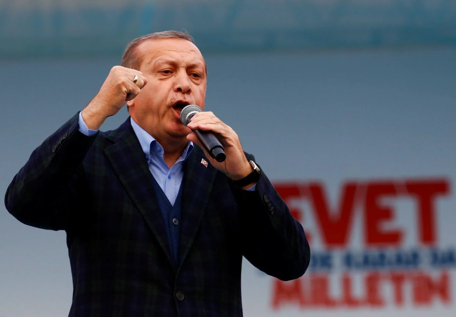 Recepas Tayyipas Erdoganas, Turkijos prezidentas, referendume siekia išplėsti savo galias taip, kad galėtų leisti dekretus, kurių parlamentas negalėtų atšaukti. Murado Sezero („Reuters“ / „Scanpix“) nuotr.