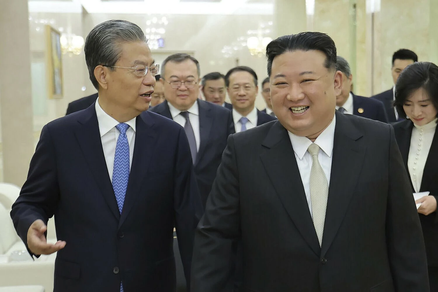 Kim Jong Unas susitikim su Kinijos valdžios atstovais. TT NYHETSBYRÅN (AP/„Scanpix“) nuotr.