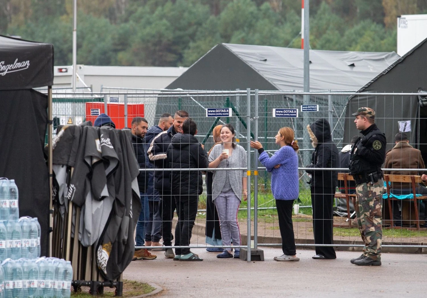 Migrantai Druskininkų pasienio užkardos stovykloje. Juditos Grigelytės (VŽ) nuotr.