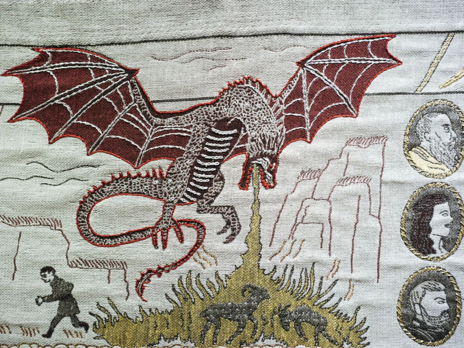 87 metrų gobelenai „Sostų karų“ temomis Bajė, Normandijoje, puikiai iliustruoja, kaip šiuolaikinė pramoginė kultūra kuria ir savo pačios praeitį. Kamilio Zihnioglu / AP nuotr. 