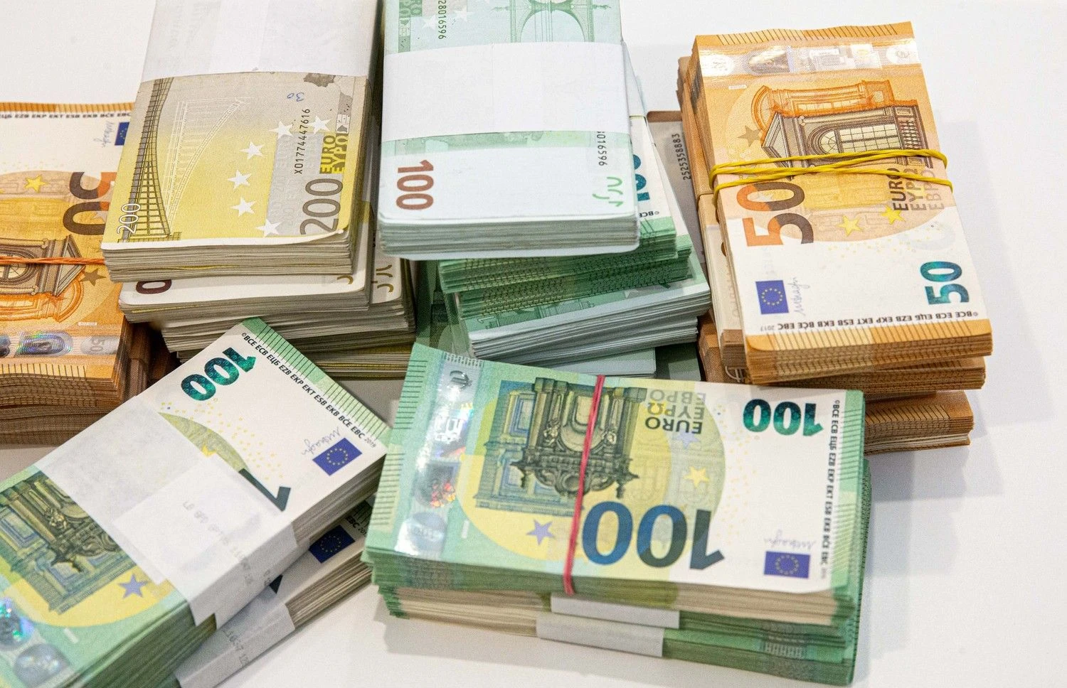 Europos Komisija siūlo iki 10.000 Eur suma apriboti atsiskaitymus grynaisiais. Juditos Grigelytės (VŽ) nuotr.