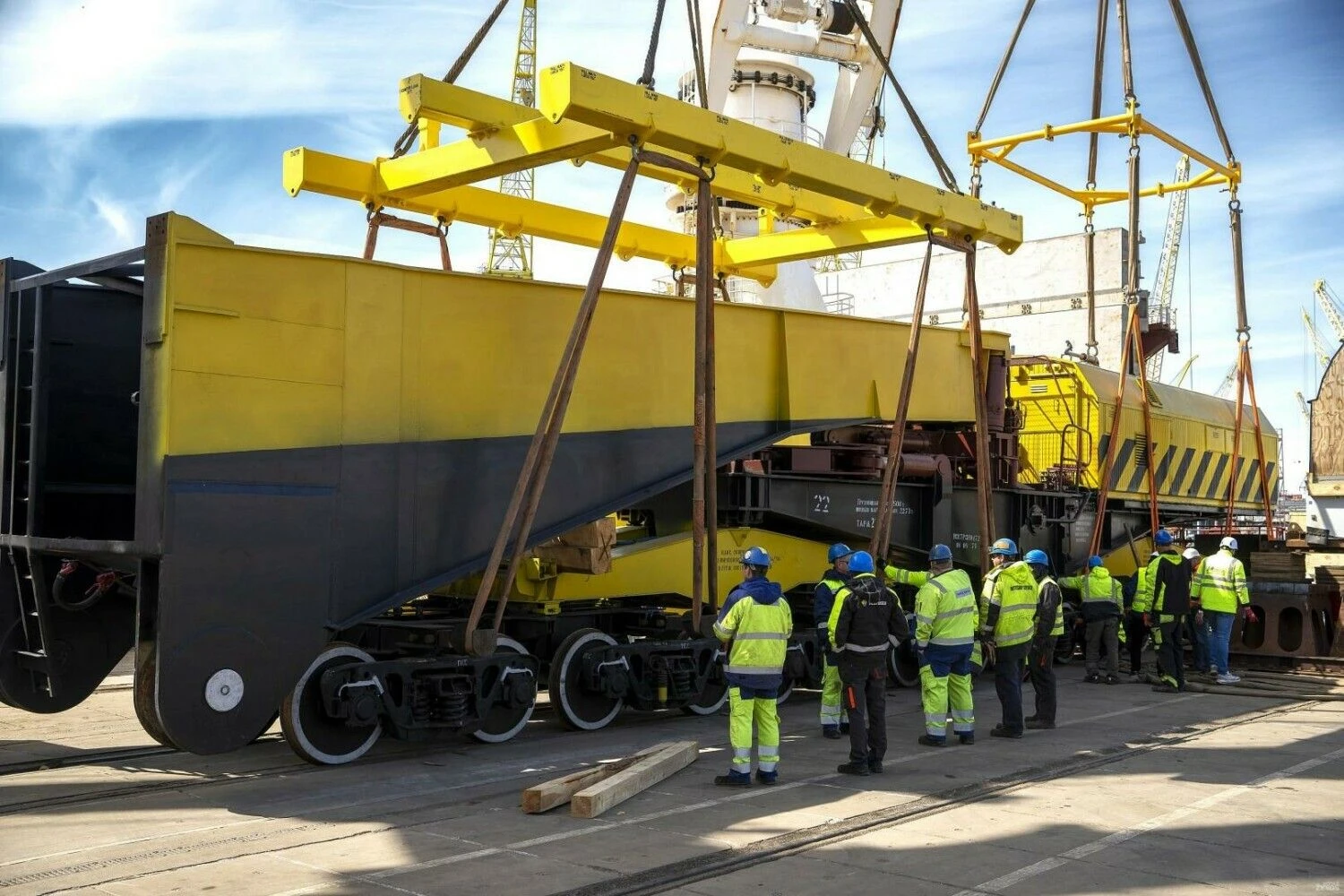 „Vakarų krova“ pervežė išskirtinio dydžio krovinį. Bendrovės nuotr.