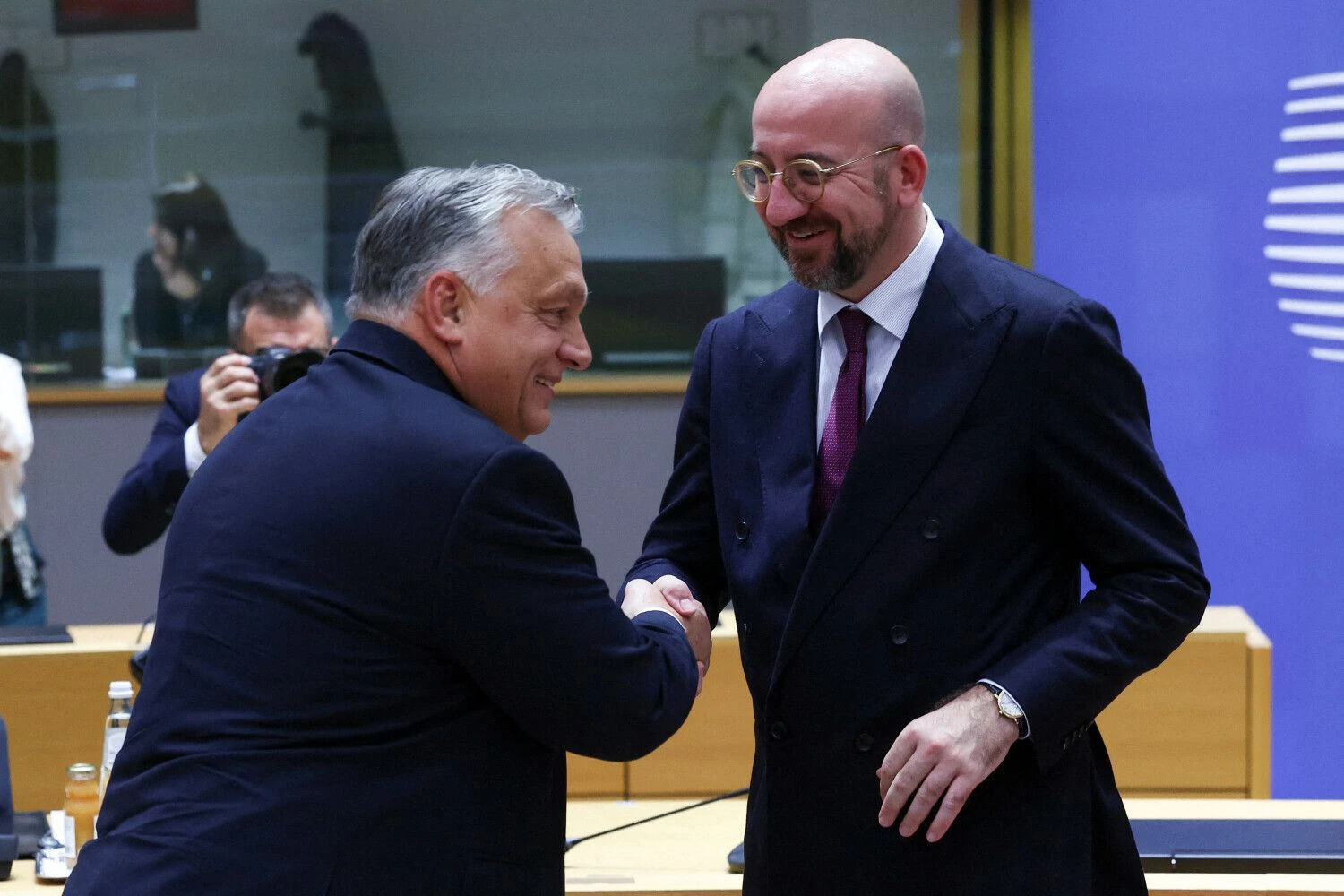 Vengrijos premjeras Viktoras Orbanas ir Charles’is Michelis, Europos Vadovų Tarybos pirmininkas. Yveso Hermano („Reuters“ / „Scanpix“) nuotr.