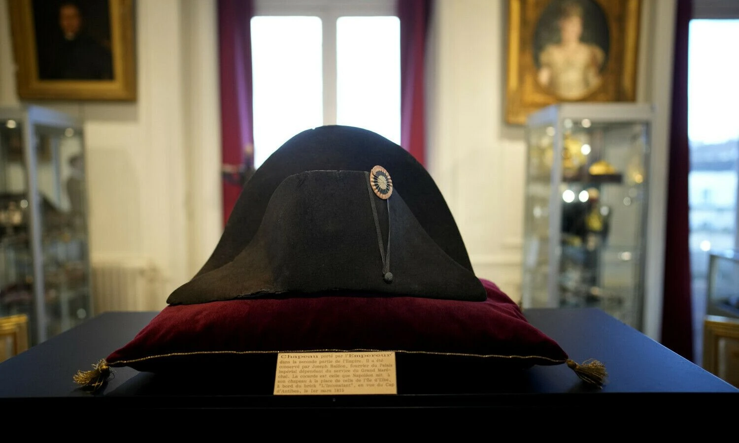 Napoleono kepurė aukcione. Christophe Ena (AP / „Scanpix“) nuotr.