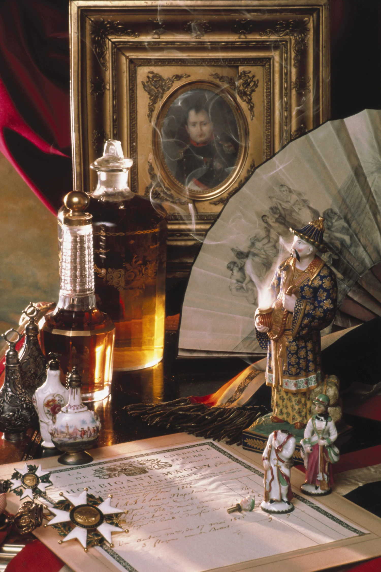 Napoleono Bonaparto daiktai, tarp kurių ir – odekolonai. Charizmatiškasis Prancūzijos imperatorius pagarsėjo ir tuo, kad sukėlė pirmąją parfumerijos maniją. Louie Psihoyos/Corbis nuotr.