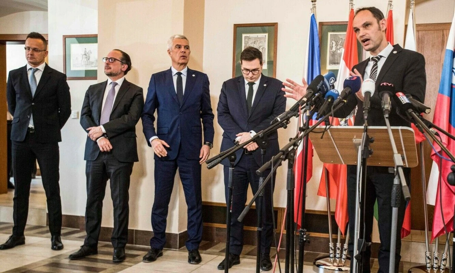 Čeijos, Slovakijos, Vengrijos, Slovėnijos ir Lenkijos užsienio ministrų susitikimas Prahoje. Michalo Cizeko (AFP/„Scanpix“) nuotr.