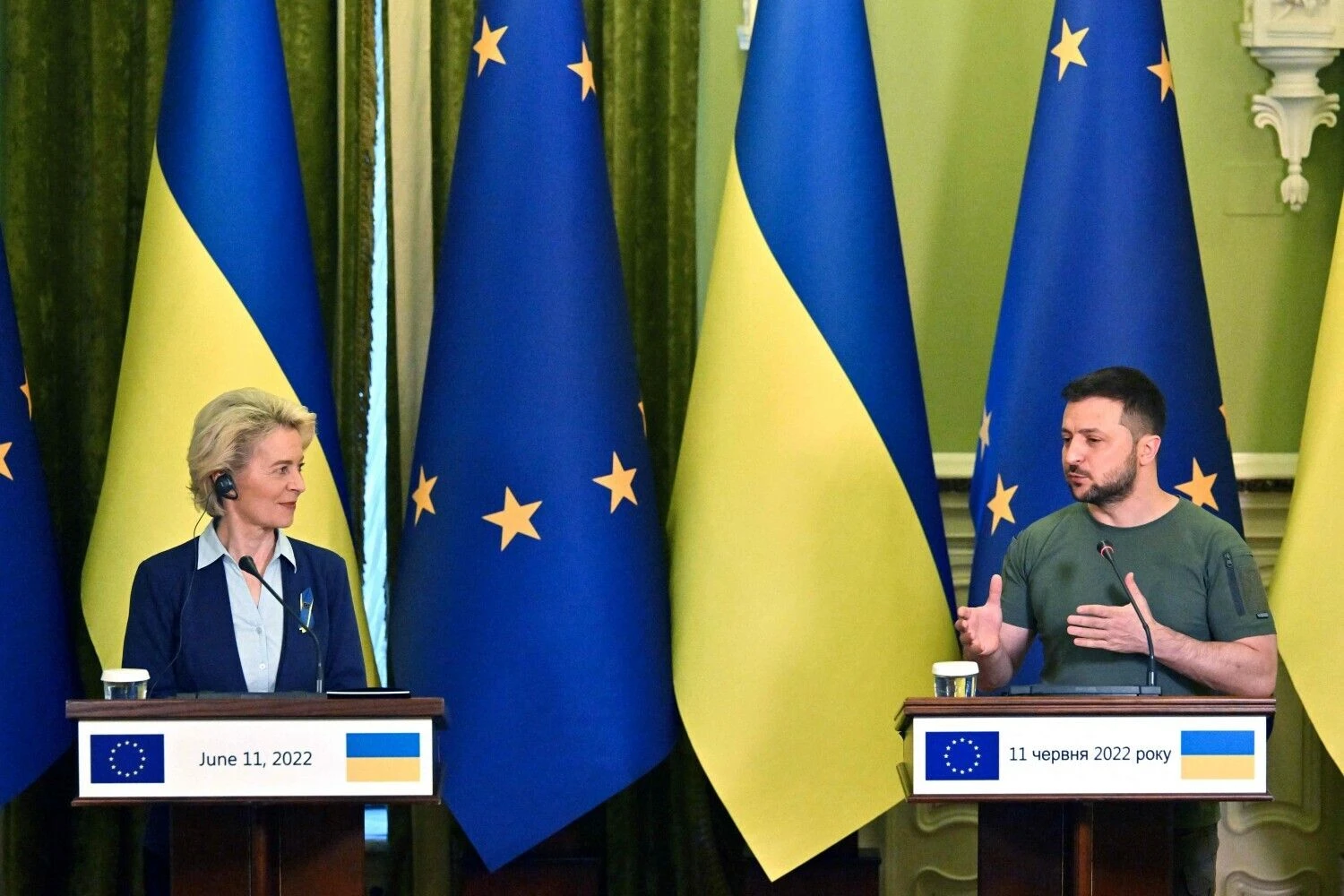 Ursula von der Leyen, Europos Komisijos pirmininkė, ir Volodymyras Zelenskis, Ukrainos prezidentas. Sergejaus Supinskio (AFP / „Scanpix“) nuotr.