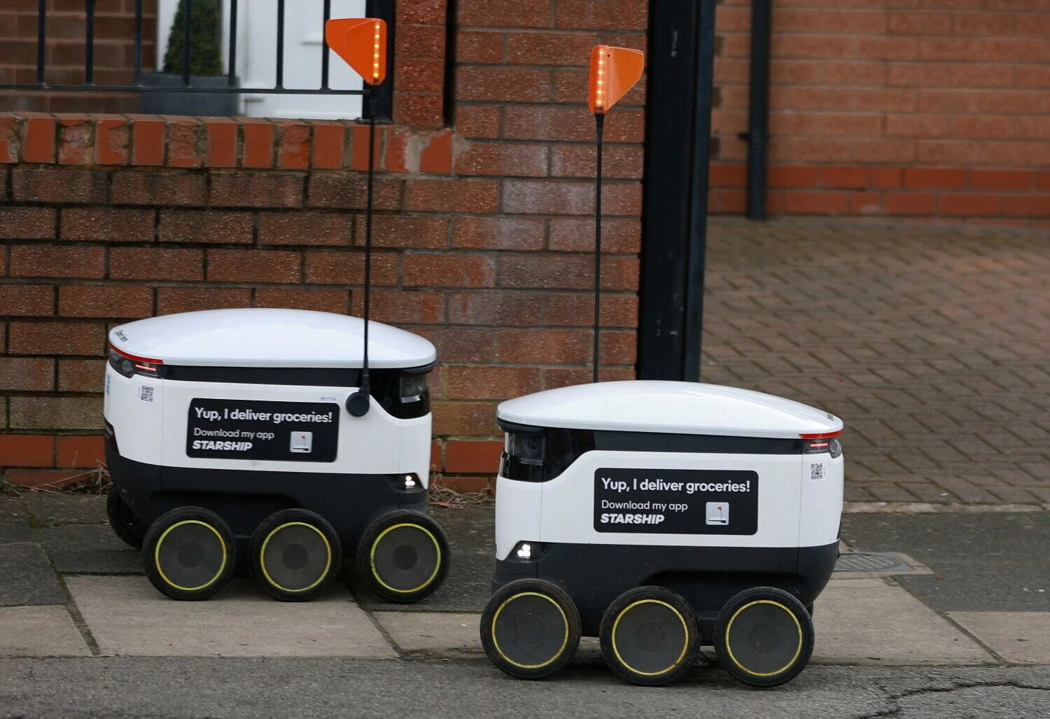 „Starship Technologies“ prekių robotai. Philo Noble’o („Reuters“ / „Scanpix“) nuotr.