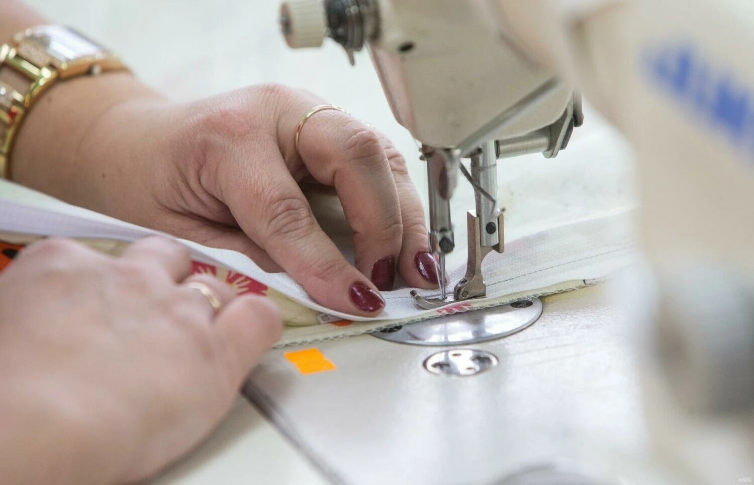 Jonavoje veikianti čiužinių, grotelių lovoms, pagalvių gamybos UAB "Lonas". Siuvimo cechas. Juditos Grigelytės (VŽ) nuotr.