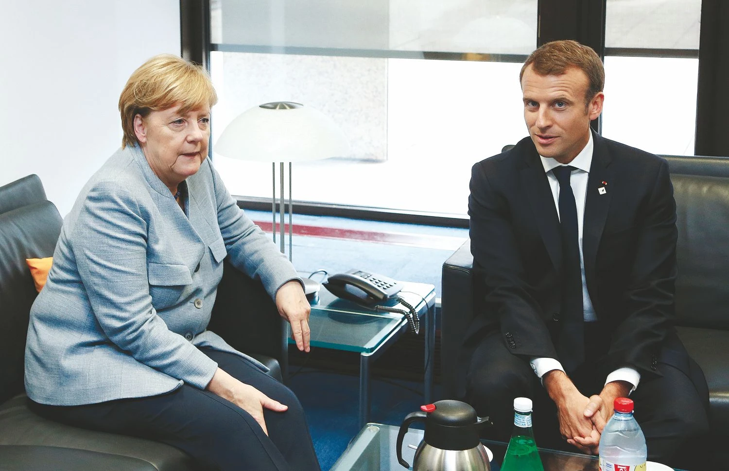 Vokietijos kanclerei Angelai Merkel prireikė daugiau laiko parengti savo poziciją dėl Prancūzijos lyderio Emmanuelio Macrono anksčiau teiktų pasiūlymų. Francois Lenoir („Reuters“ / „Scanpix“) nuotr. 