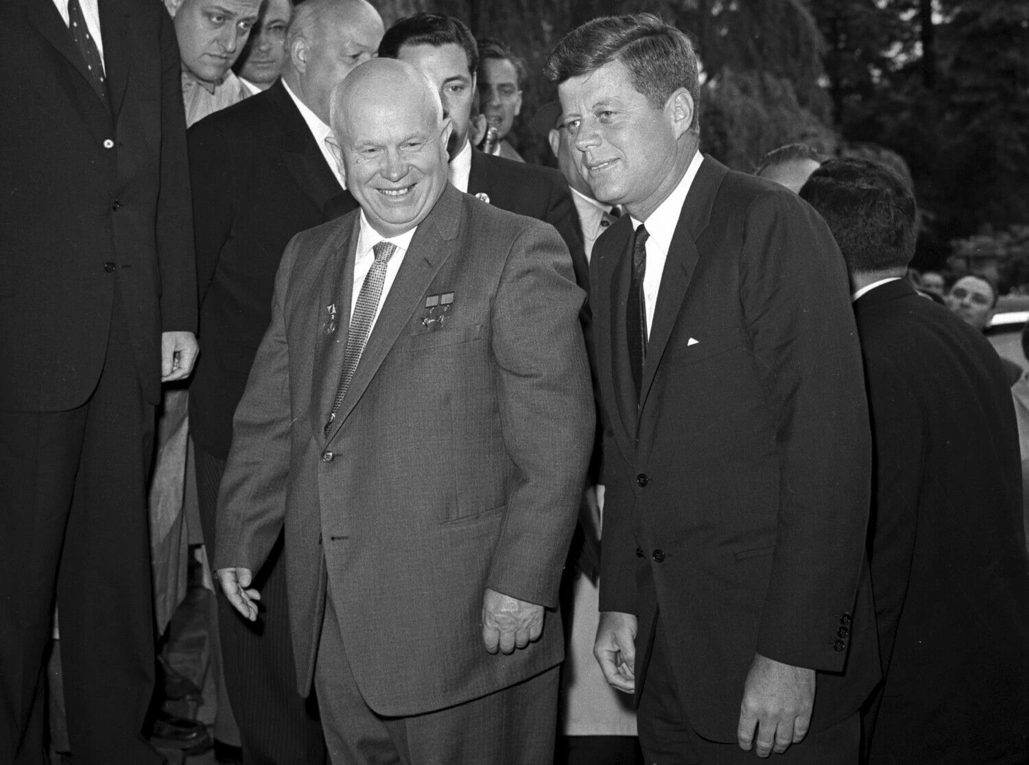 Iš kairės: Nikita Chruščiovas, SSRS vadovas, ir Johnas F. Kennedy, JAV prezidentas. 1961 metai.
AP/„Scanpix“ nuotr.