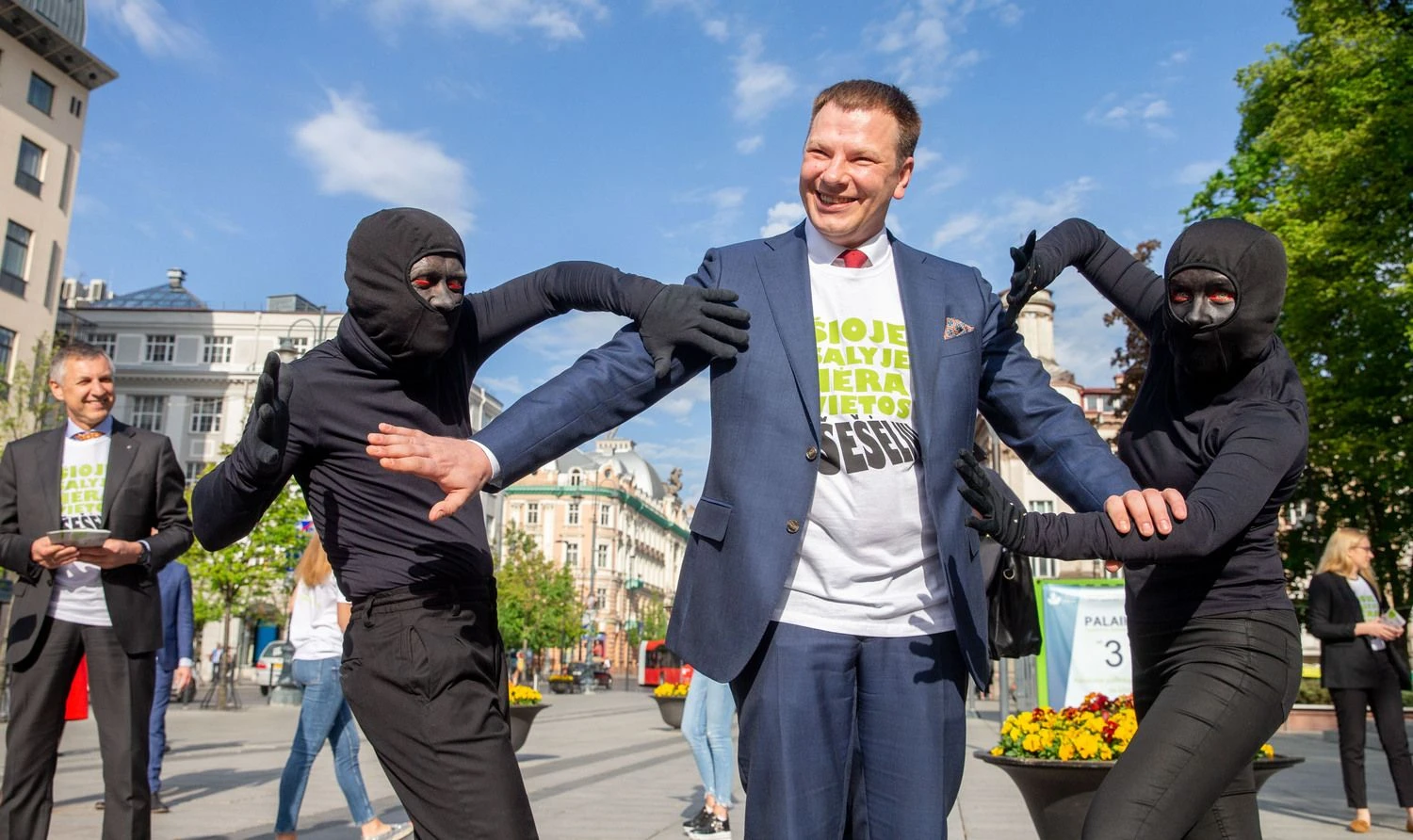 Anot finansų ministro Viliaus Šapokos, naujų mokesčių nereikėtų, jeigu būtų reformuotas švietimas ir sveikatos apsauga. Juditos Grigelytės (VŽ) nuotr.