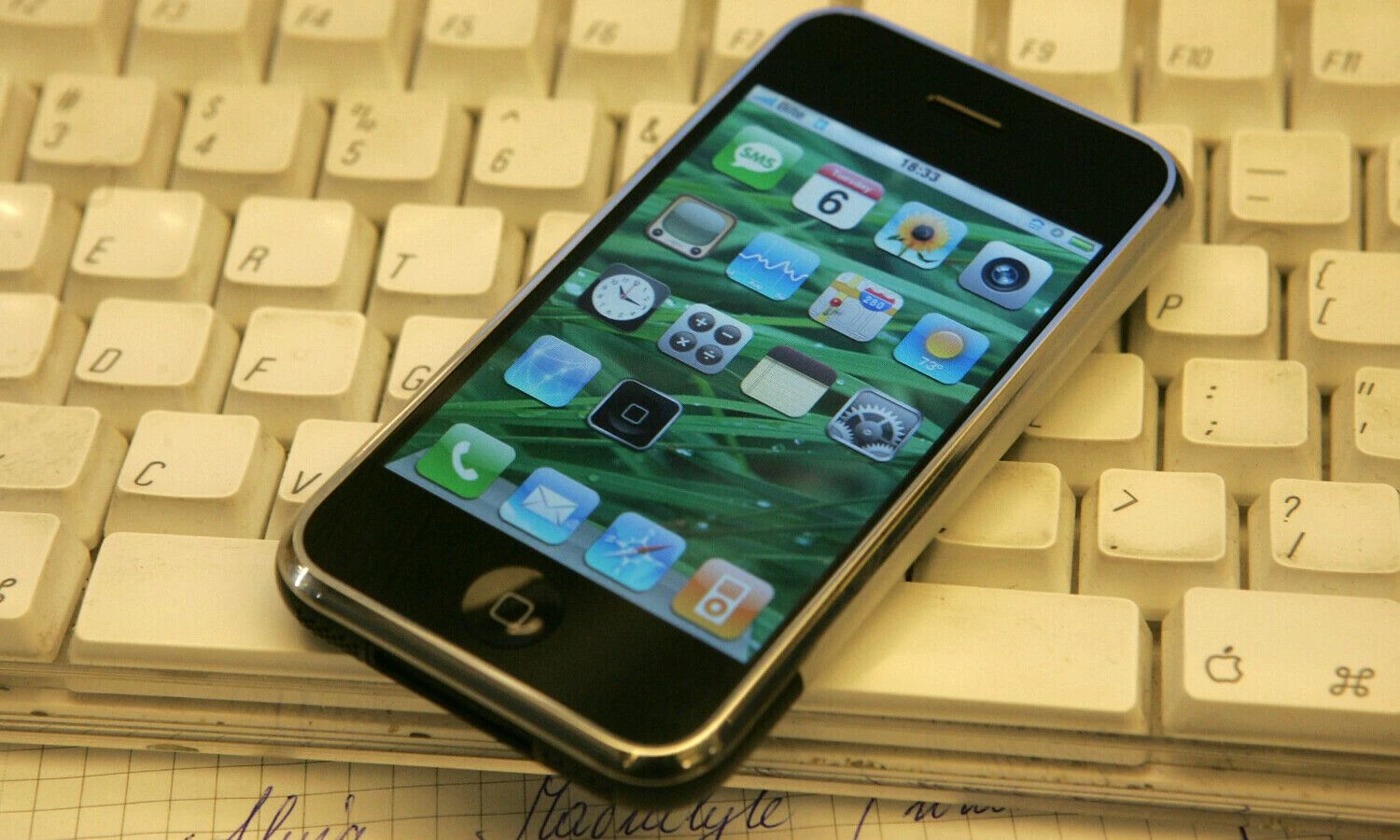 „iPhone c“ 4GB modelis, 2007 m. Vladimiro Ivanovo (VŽ) nuotr.