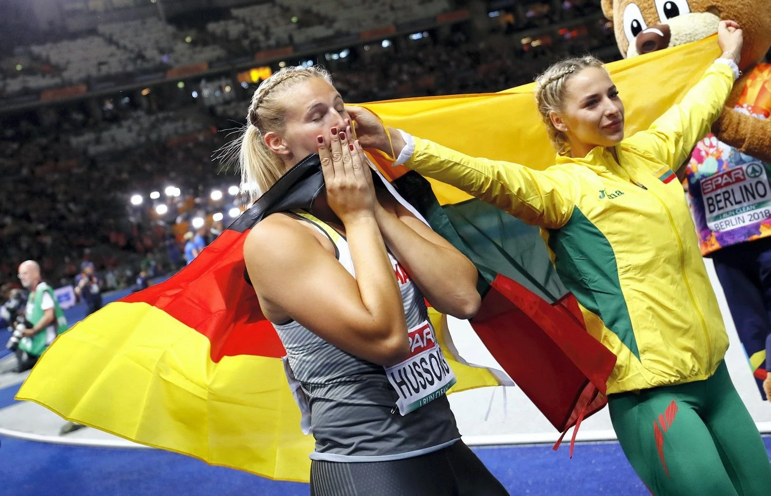 Christina Hussong ir Liveta Jasiūnaitė. Kai Pfaffenbacho (Reuters / Scanpix) nuotr.