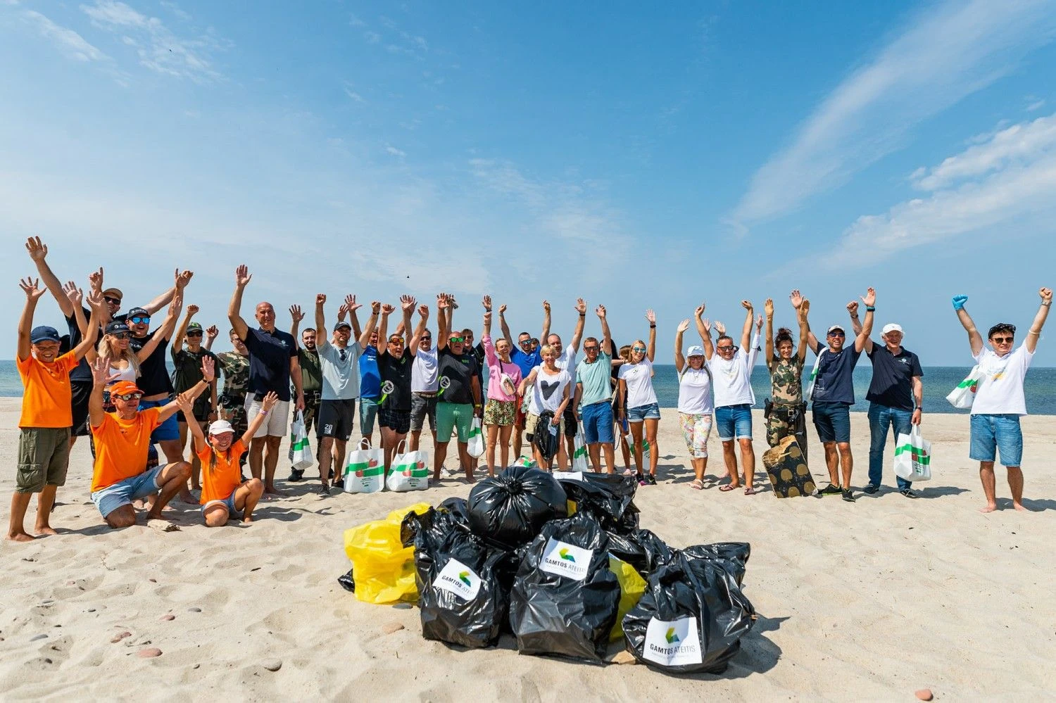 „Kuršių marių regata“ jau neatsiejama nuo projekto „NE plastiko bangai“ ir iniciatyvų, kurios primena apie aplinkosaugos problemas bei Baltijos jūros švarą.  D. RIMEIKOS NUOTR.