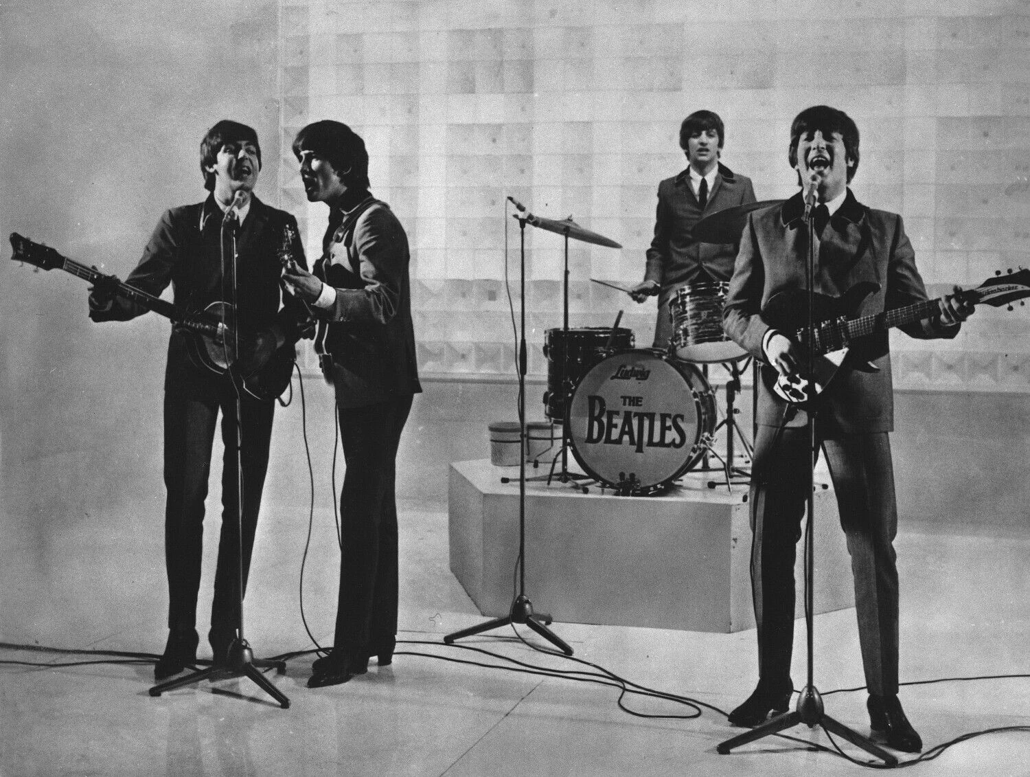 „The Beatles“, data nežinoma. Iš kairės į dešinę: Paulas McCartney'us, George'as Harrisonas, Ringo Starras ir Johnas Lennonas. AP / „Scanpix“ nuotr.