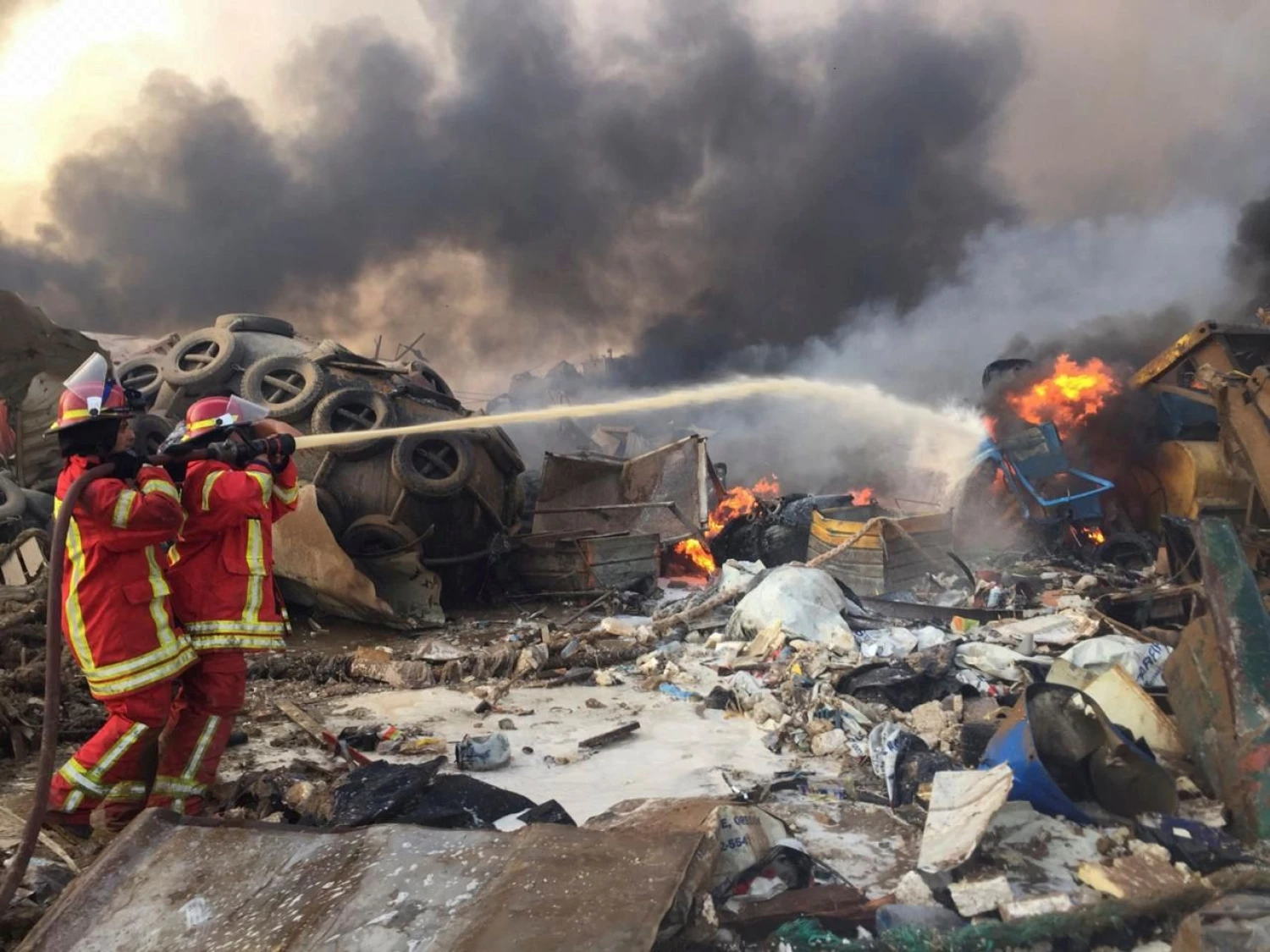 Beirute nugriaudėję sprogimai sužeidė dešimtis žmonių. Mohamedo Azakiro („Reuters“ / „Scanpix“) nuotr. 