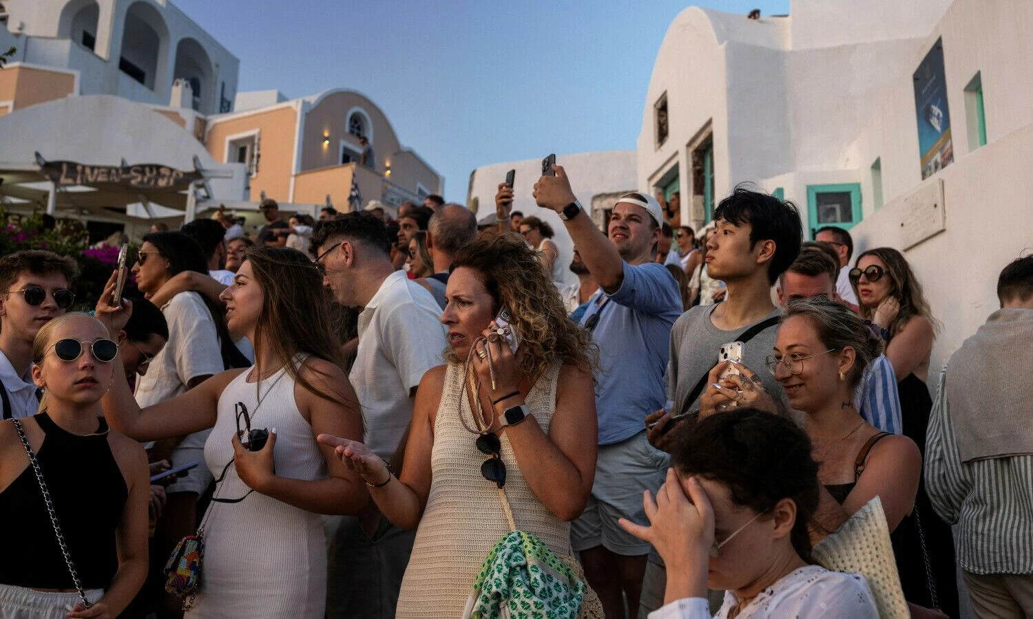Graikijos Santorinio sala prognozuoja 2024-aisiais sulauksianti per 3 mln. lankytojų, šį skaičių vietos gyventojai vadina nebevaldomu. Santorinis, 2024 m. liepos 25 d. Alkis Konstantinidis („Reuters“ / „Scanpix“) nuotr.
